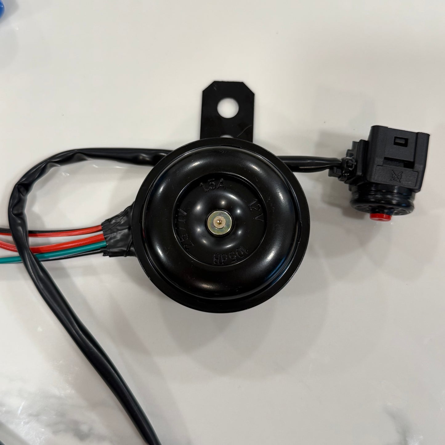 Battery powered horn w/ switch